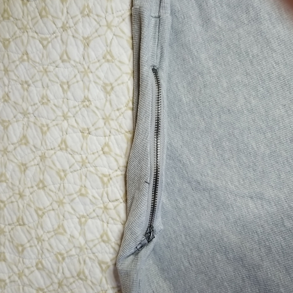 Gray top - Picture 5 of 5